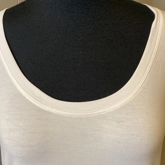 Athleta Extra Small White T Shirt Short Sleeve Uneven Hem - Picture 2 of 6